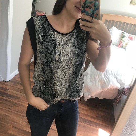 Snakeskin Printed Top! 🐍 - Picture 7 of 7
